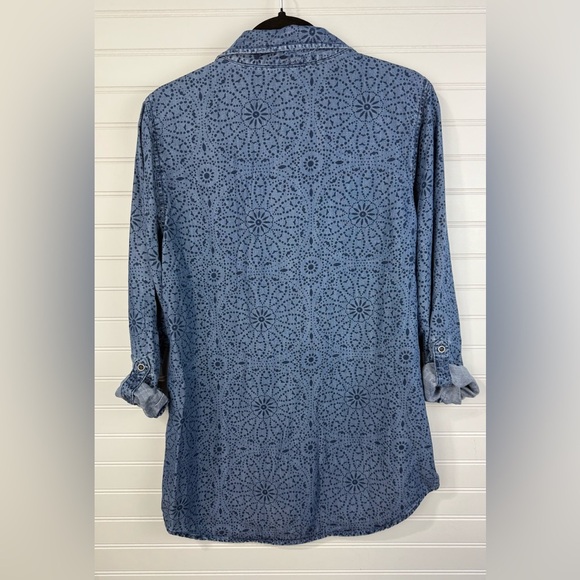 Christopher & Banks women’s denim print button down long sleeve shirt. Size M - Picture 2 of 5
